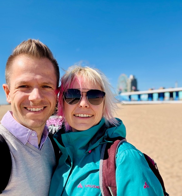Örtliche Freiheit: Isabell und Sven Haase am Strand - Business und Leben vereint